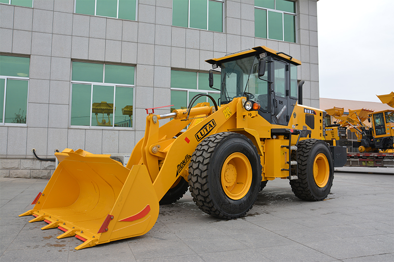 小型裝載機(jī)車(chē)燈怎么調(diào)節(jié)使用？